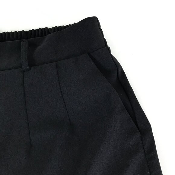 Torrid 5 Inch Pull-On Stretch Crepe Mid-Rise Short Women's Plus Size 2/2X Black - Picture 3 of 10